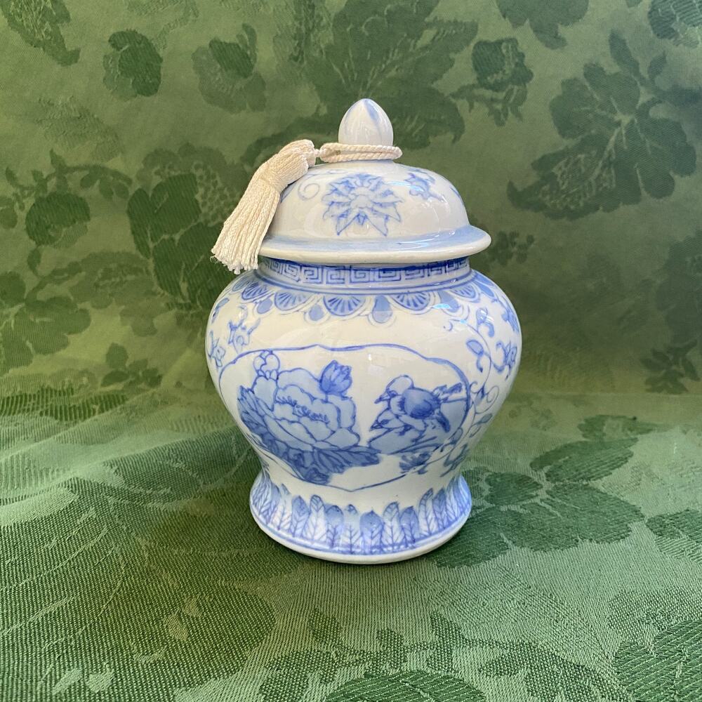Beautiful 6.5" Blue Floral Bird Ginger Jar with Tassle, Excellent Condition